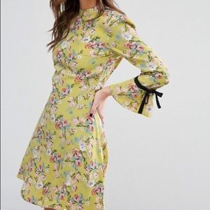 Floral bell sleeve dress